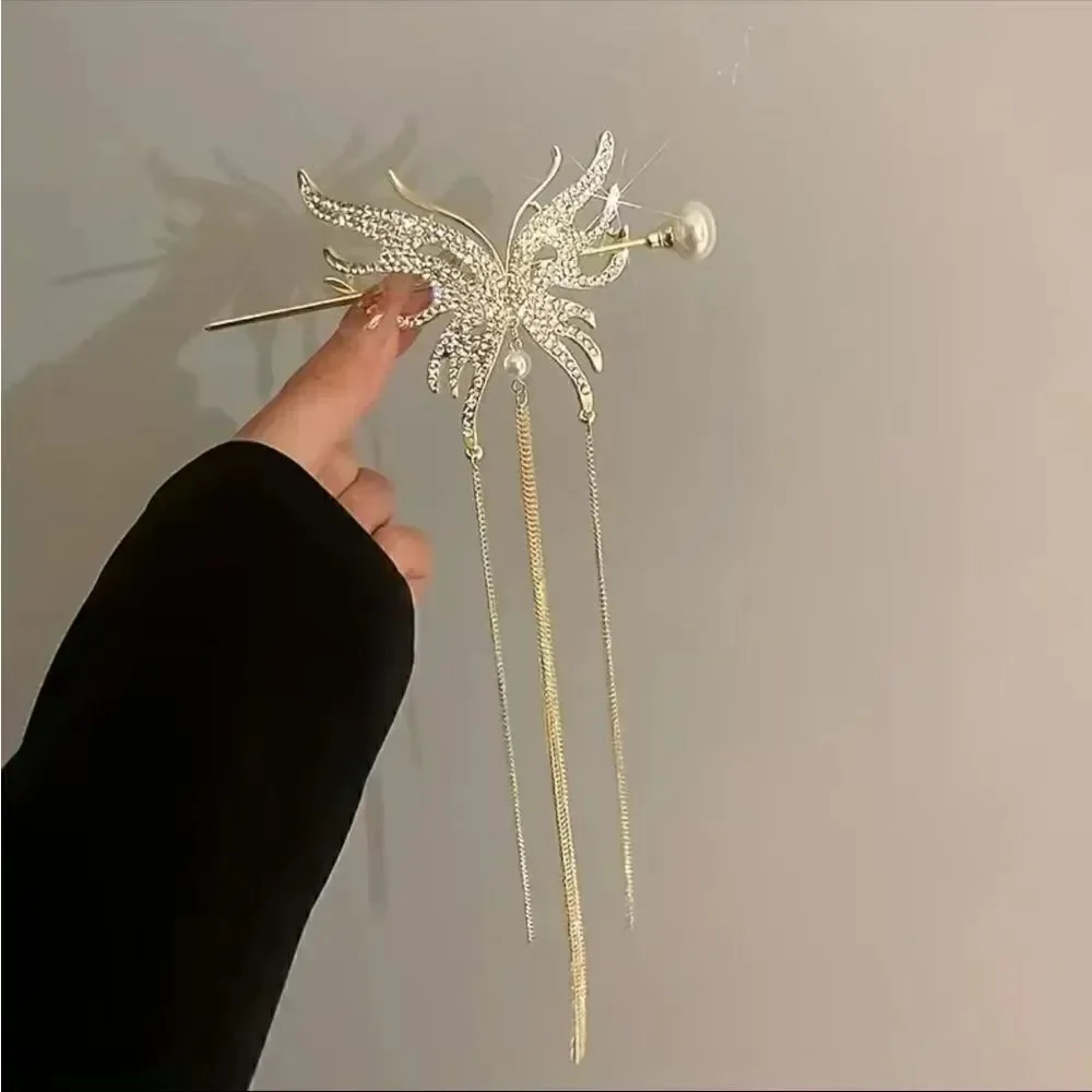 Gold alloy sparkle, tassel butterfly hair clip. Measurements in pictures.